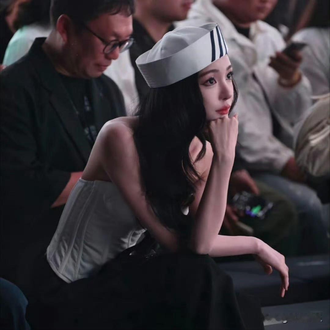 看到易梦玲生图直出的美貌，才发现胡彦斌审美有多好