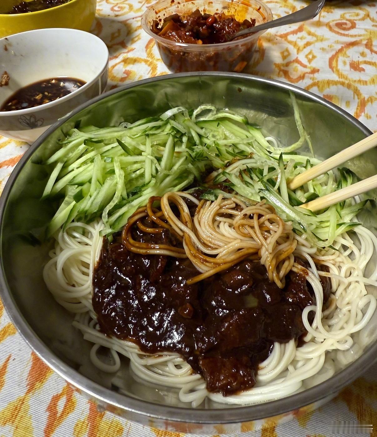 u23亚洲杯日本vs韩国的比赛，可能是历史上最丑陋的“日韩之战”。韩国U23已