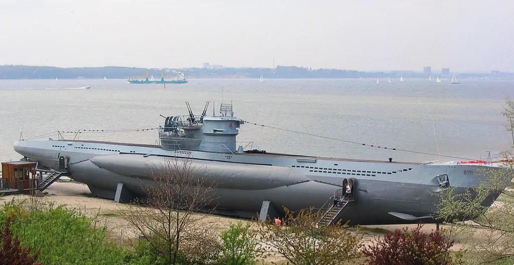 台湾省的自造潜艇“海鲲”号（图1）海试，怎么感觉这做工还赶不上二战德国的U艇呢？