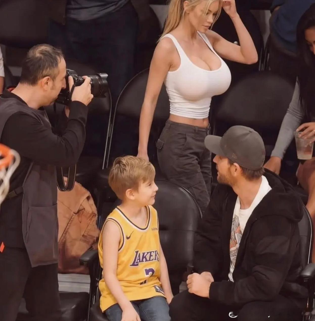 这么大的事看直播的时候居然没发现……