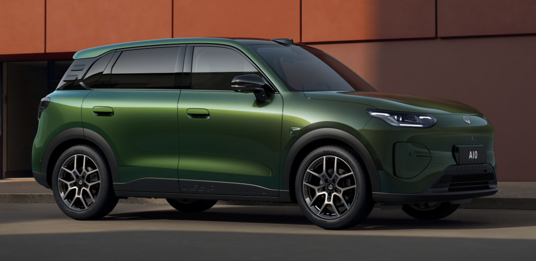 零跑汽车2025年首次实现年度盈利，净利润5.4亿元，销量近60万台翻倍增长。2