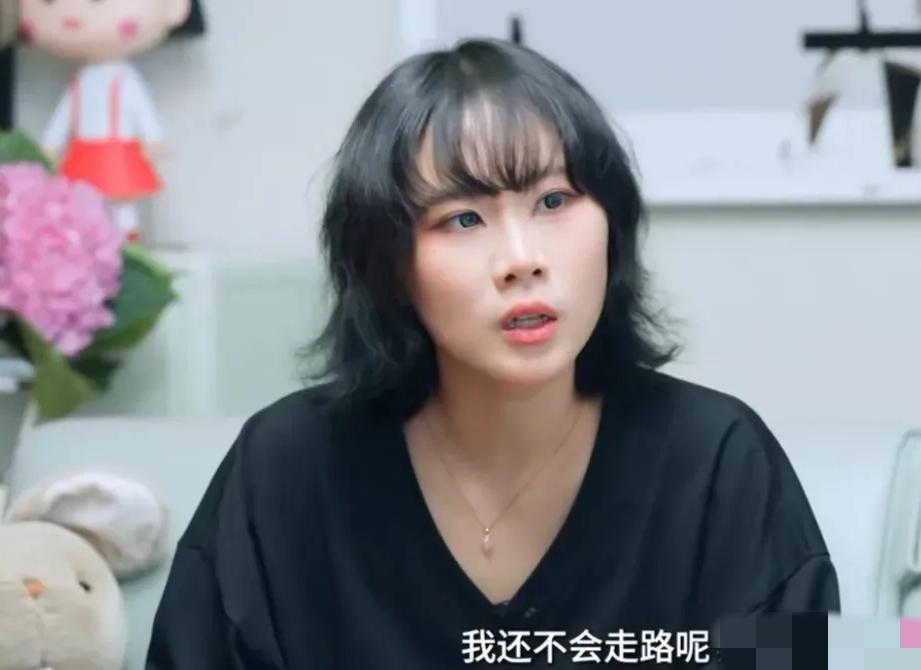 窦佳嫄：我还不会走路我爸爸就离开了我和我妈妈，我记忆里都没有他。他没管过我。