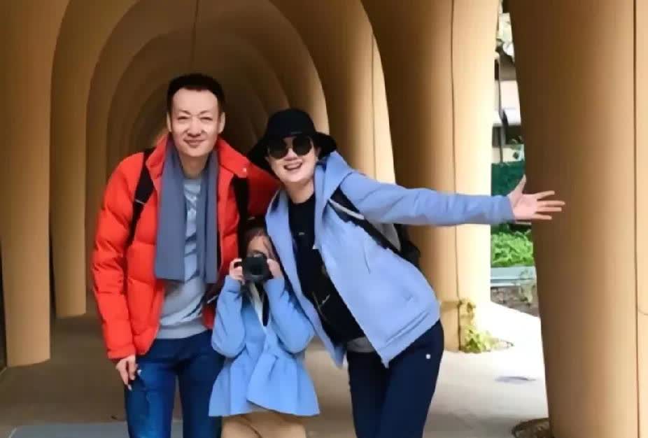 辛柏青说，我跟朱媛媛刚结婚的时候，有一段时间我接不到戏，把所有的精力都投入到电脑