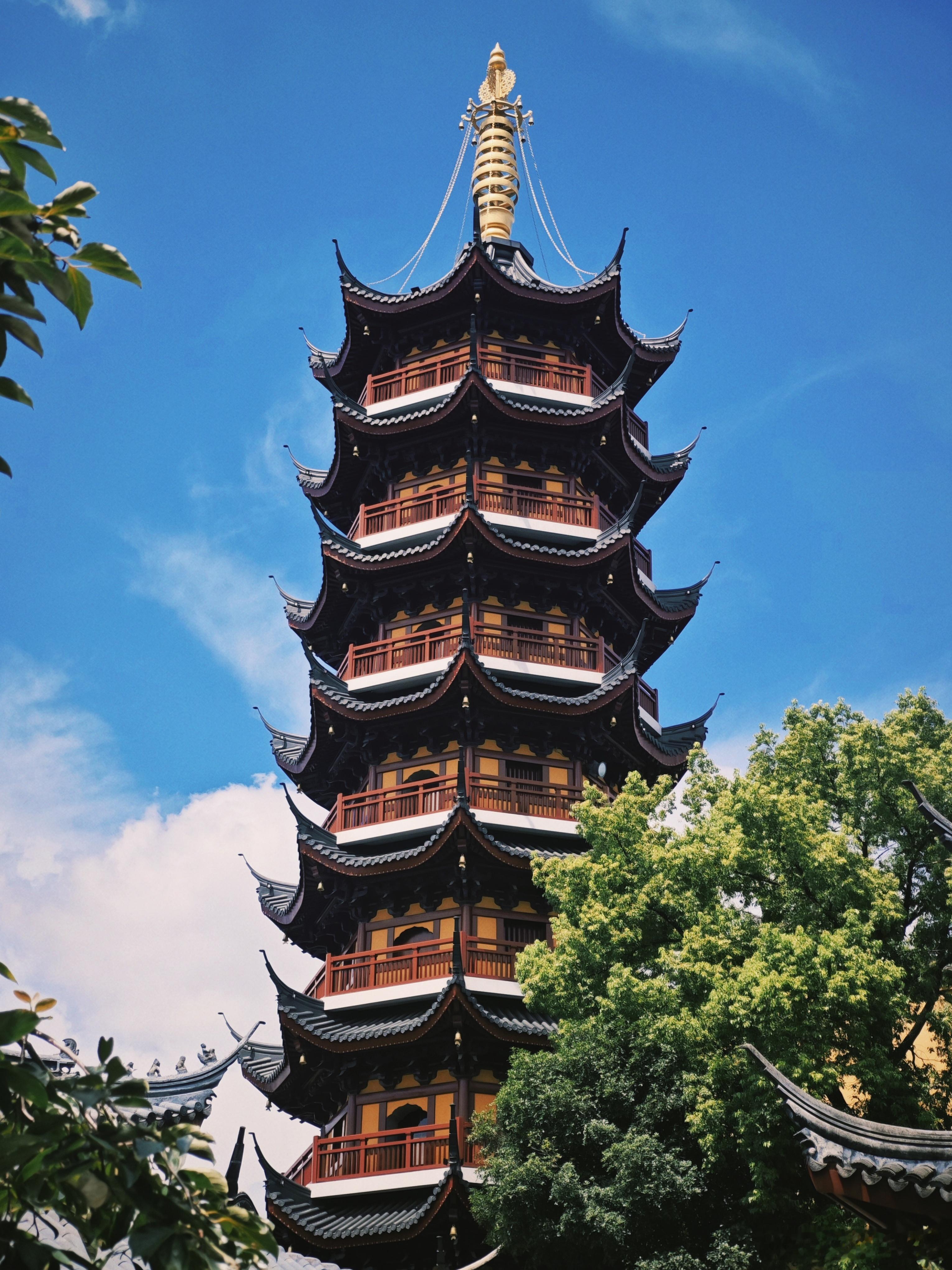 南京鸡鸣寺赴一场古寺之约一墙黄瓦，半缕禅香，邂逅鸡鸣寺的宁静​​​