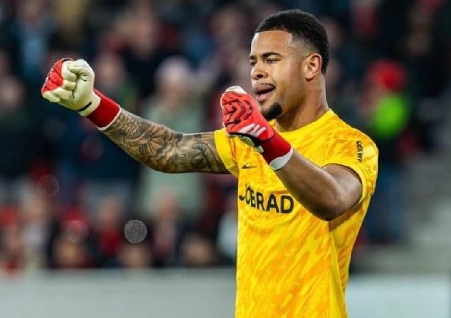 河马对国际米兰心灰意冷！根据罗马体育报的消息，英超热刺队对维卡里奥要价高达300