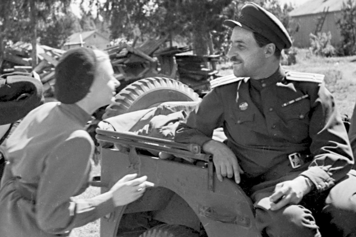 [呲牙笑]确实是两口子——1944年，苏联女演员瓦莲京娜・瓦西里耶芙娜・谢罗娃