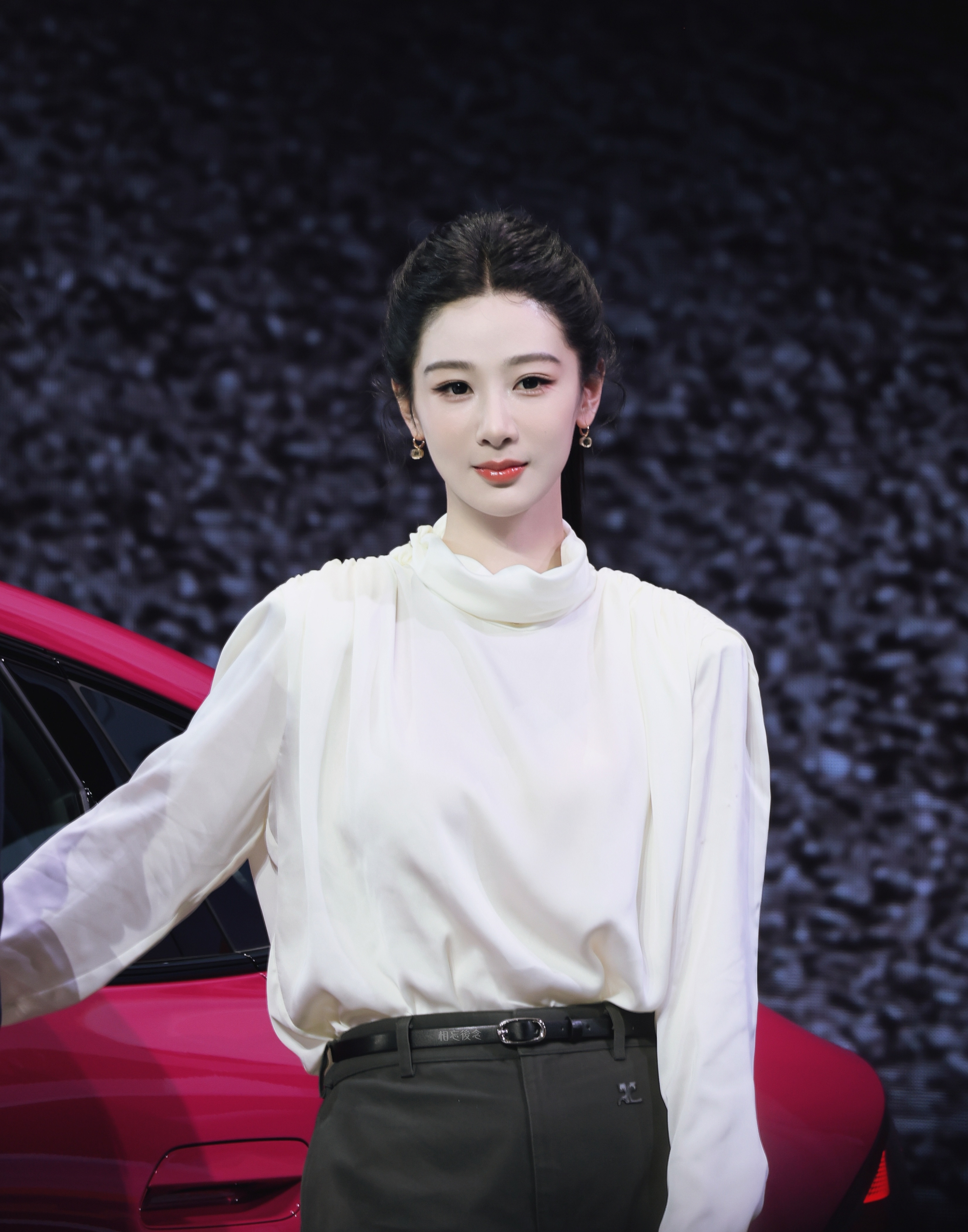 恭喜率先抢得视后杨紫首个代言！！！俺来返点儿图顺便做法求杨紫老师拍都市剧刑侦剧杨