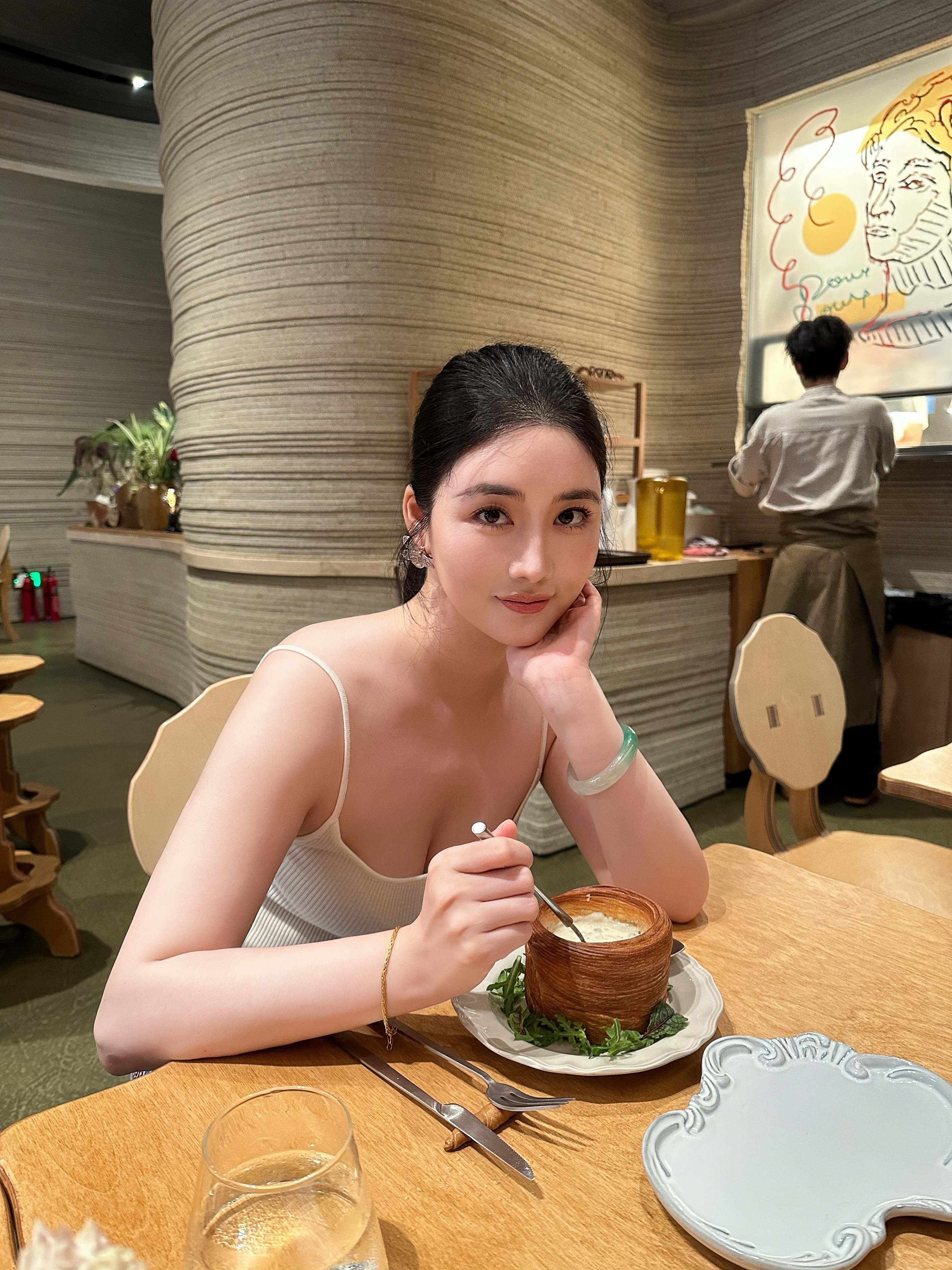 希望你像阳光一样明媚，好好吃饭​​​