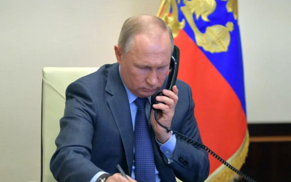 普京开始帮伊朗缓解外交危机了！3月2日，俄罗斯总统普京，分别与卡塔尔、阿联酋领