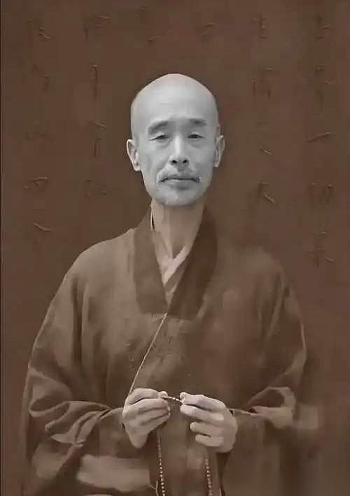 有个人，叫李叔同。民国第一才子，写《送别》的那个。丰子恺、潘天寿见了他，都得恭
