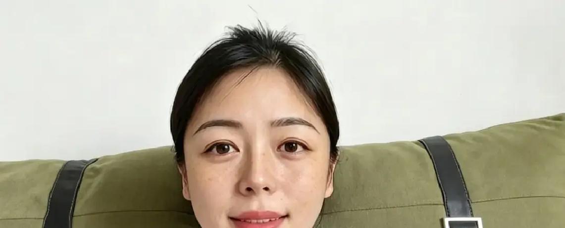 天热了，为了省那点电费，分房睡了大半年的老伴，昨晚抱着他的枕头又蹭回了我的房间