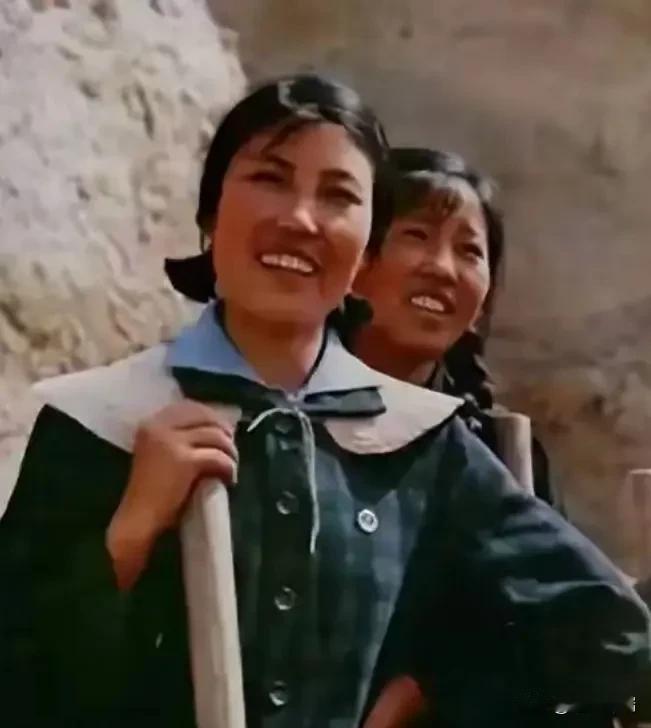 陈永贵做媒把铁姑娘队长许给瘸腿退伍兵，全村议论是政治任务，婚后档案曝光才知他是