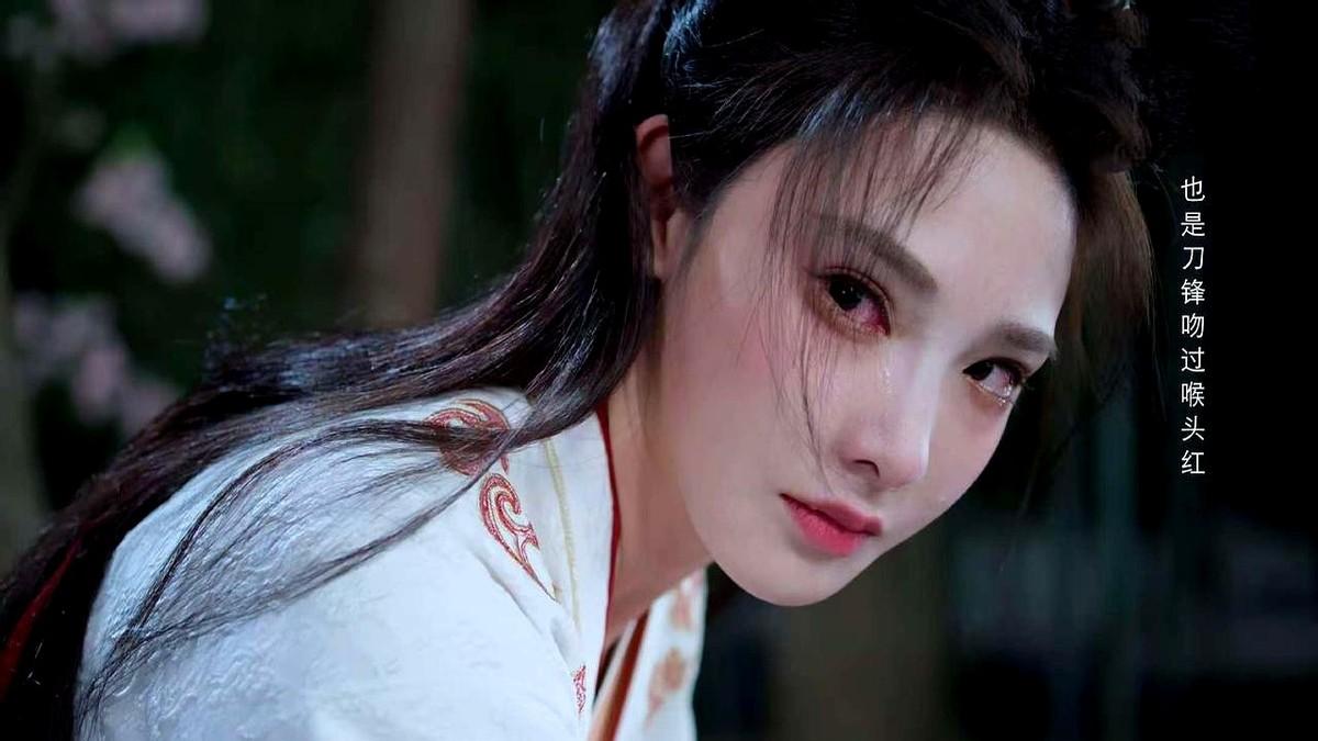 彭小苒最近又靠演技火了一把。《凤凰台上》开播后猫眼古装热度连续几天前三，微博话题