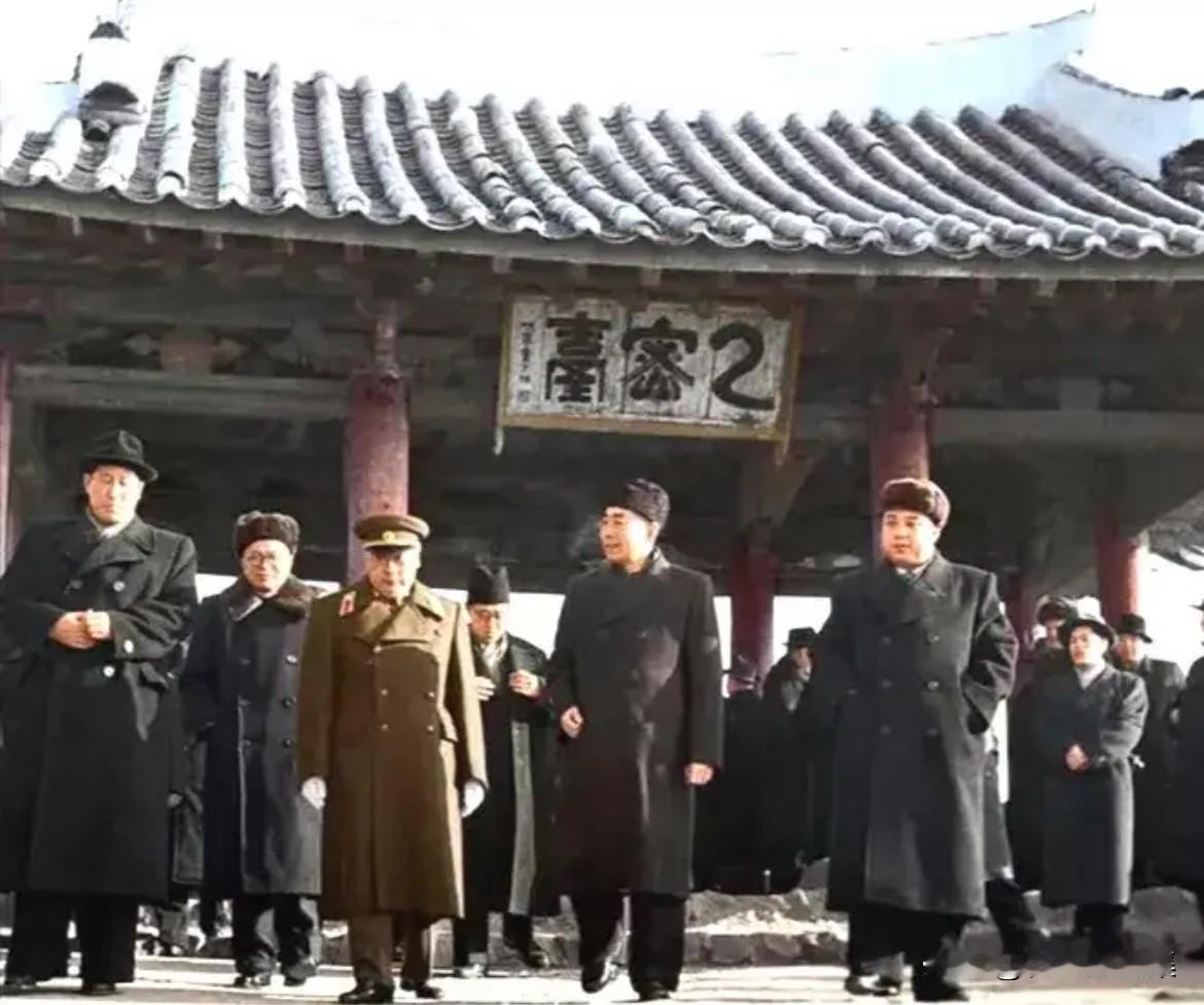 1958年2月14日，周恩来总理率领中国政府代表团访问朝鲜，与金日成首相就中国人