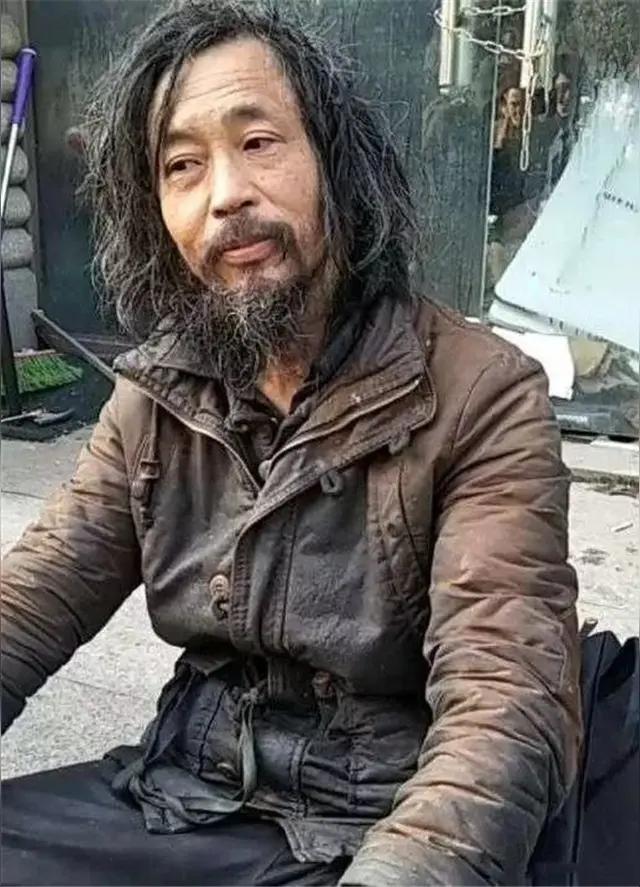 当年把沈巍送进精神病院的他的家人和街道工作人员，还有他原单位的领导和同事们，现在