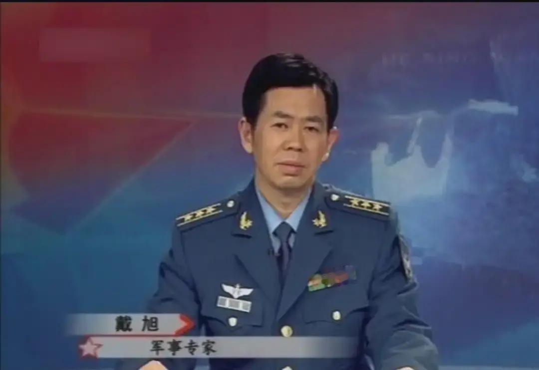 戴旭刚开讲国际战略，主持人突然插话“白菜五块一斤了？”弹幕瞬间炸锅。观众来听干