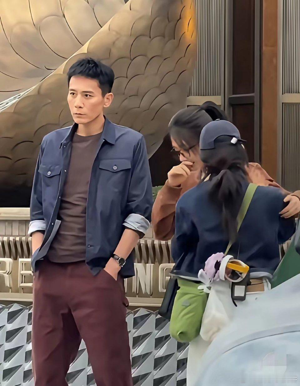 刘烨现在有点太瘦了，不过头发一染还是挺有少年感的