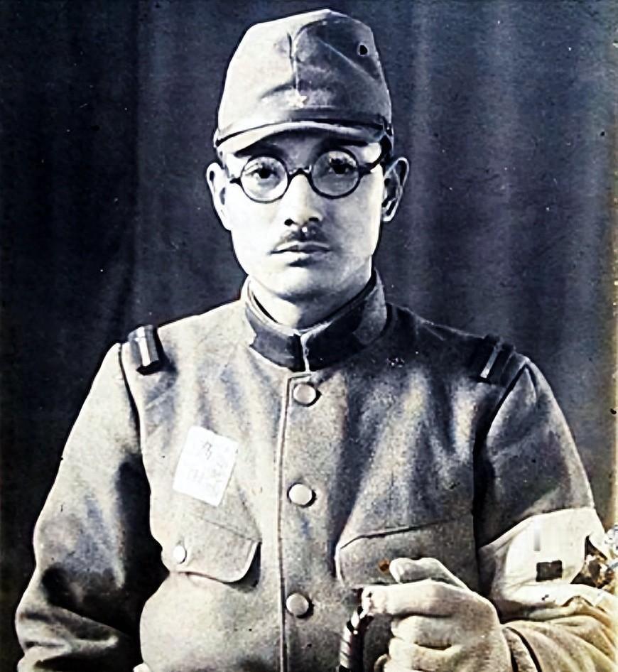 日本兵营长被俘即使双腿被打断仍不肯透露情报，临终前唯一请求让在场所有人动容19