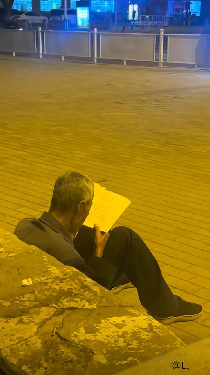 我始终相信爱读书的人内心一定多彩又富足。​​​