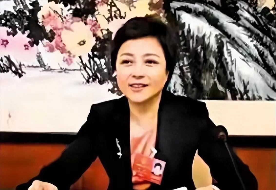 广电铁娘子陨落：手握话筒掌风云，滥权贪腐终落马近日反腐圈再度爆出重磅大案，