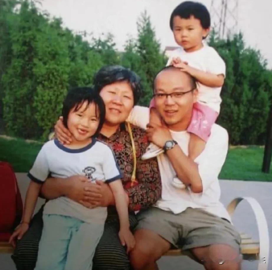 窦靖童的名字原来是这样的意思，王菲原名王靖雯，窦靖童就是窦唯王菲的爱女。王菲