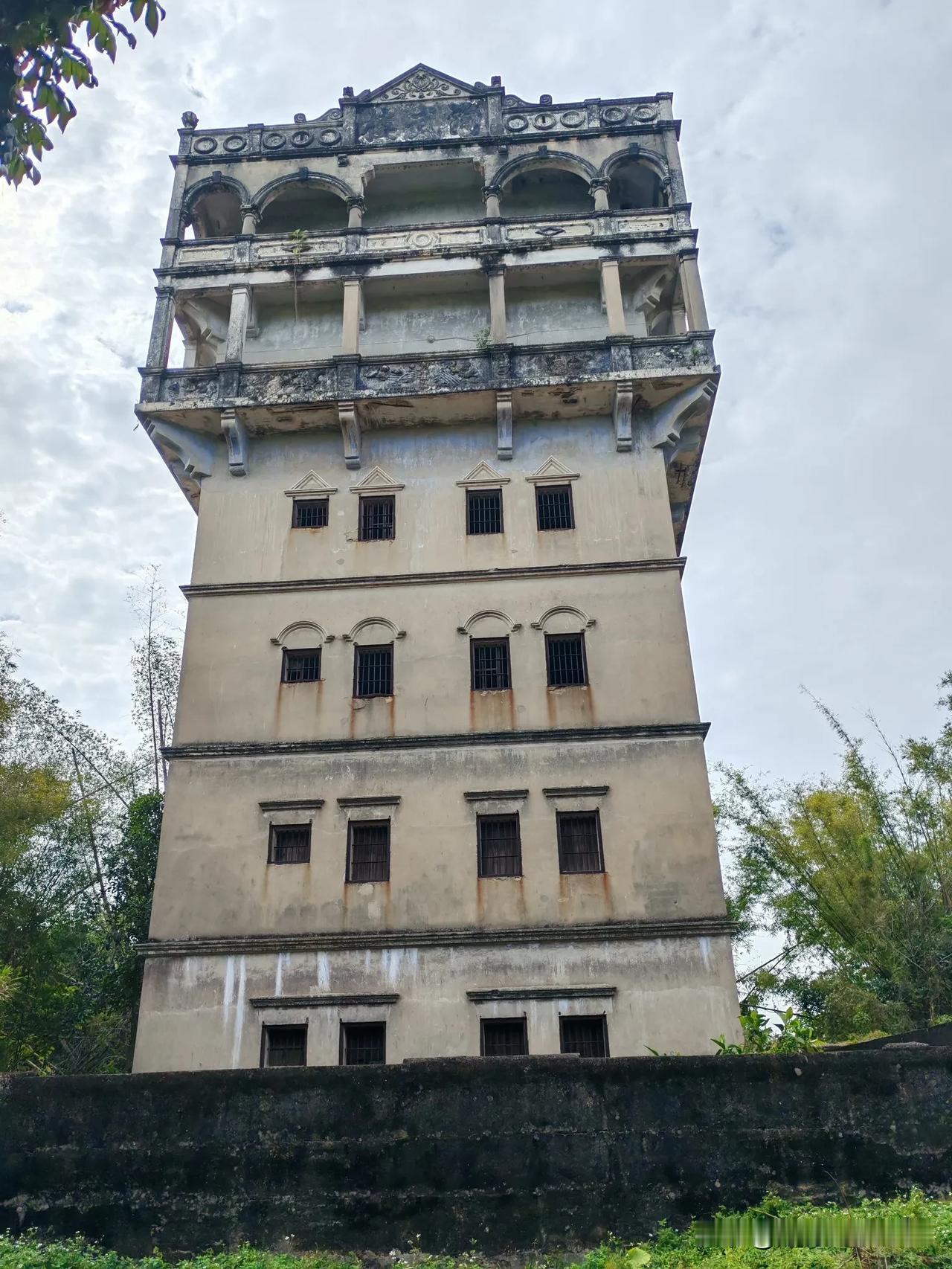 分享城市新鲜事分享城市新鲜事。洵武楼位于台山市白沙镇虎山村，那是个相当有故事之