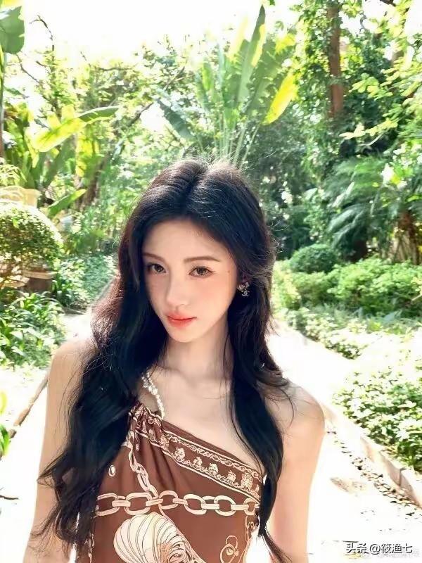 鞠婧祎的底气来了近日，鞠婧祎被多人举报涉嫌偷税漏税，看了税务局的公报结果，才知