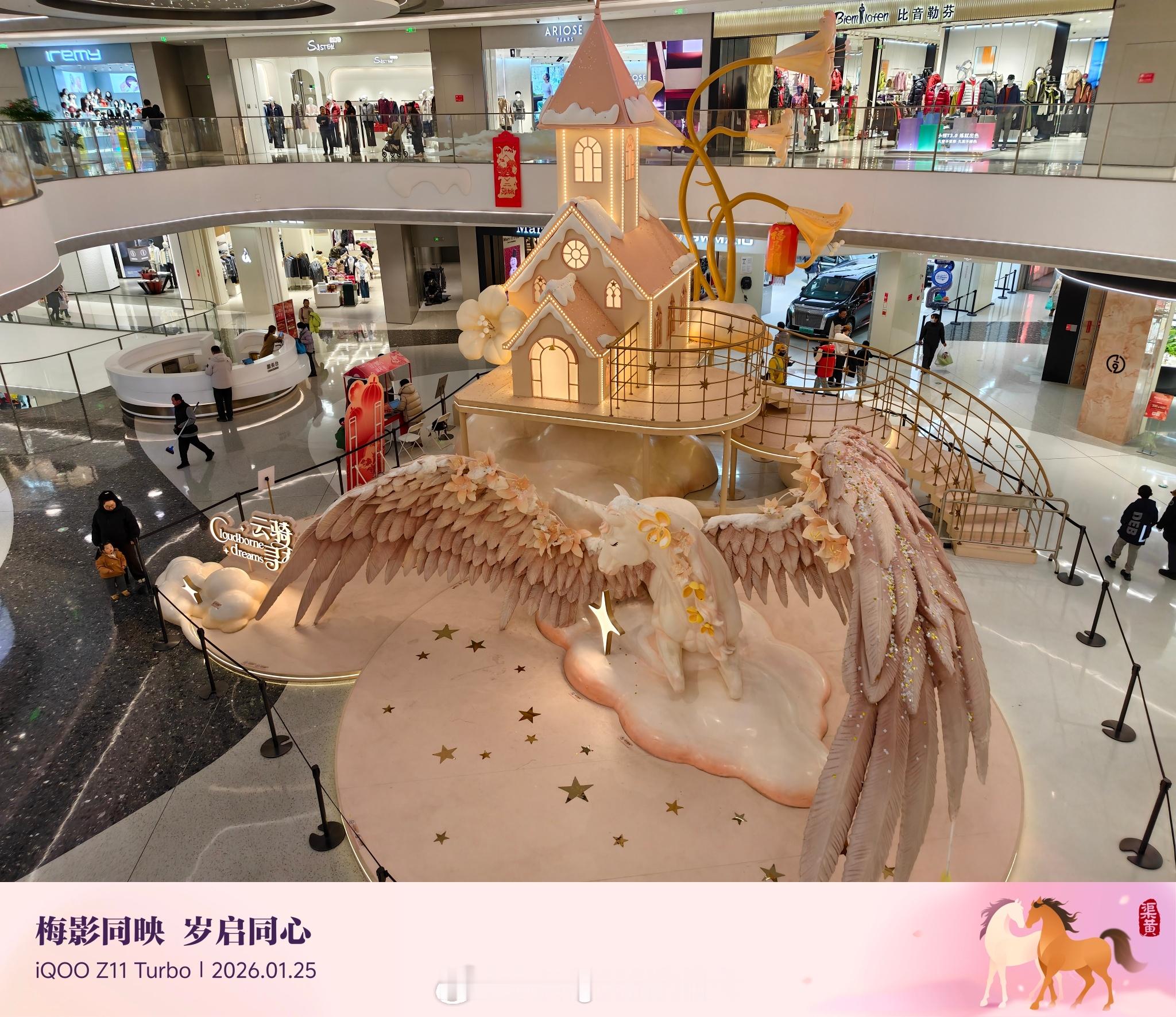 iqooiQOOZ11的，马年水印已经推送了你们都用上了吗？它会生成不同的祝