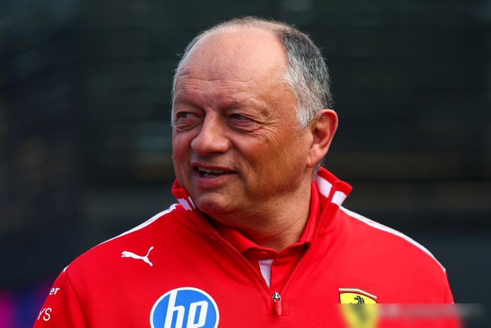 法拉利哪有什么秘密武器。我告诉你，他们根本不是在升级赛车，他们是在进行一场惨