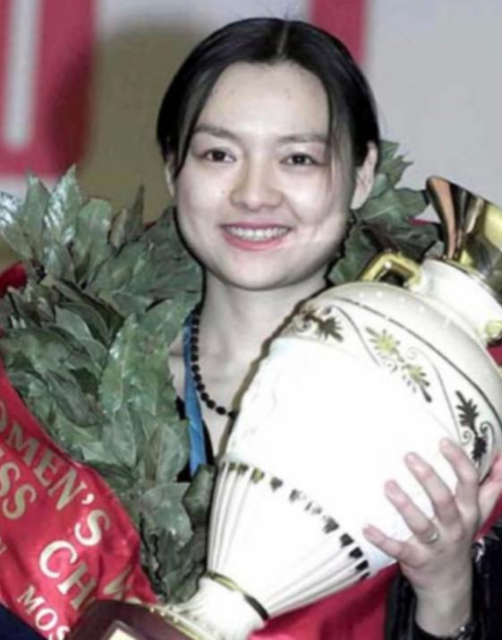 简直不敢相信！2000年，“国际棋后”诸宸远嫁卡塔尔王室，父母拼命反对：“不能嫁