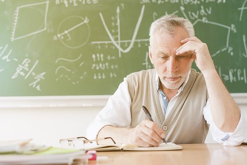 学校里最老实的老师，最后都怎么样了？我们学校有位老教师，教数学的，三十年没跟