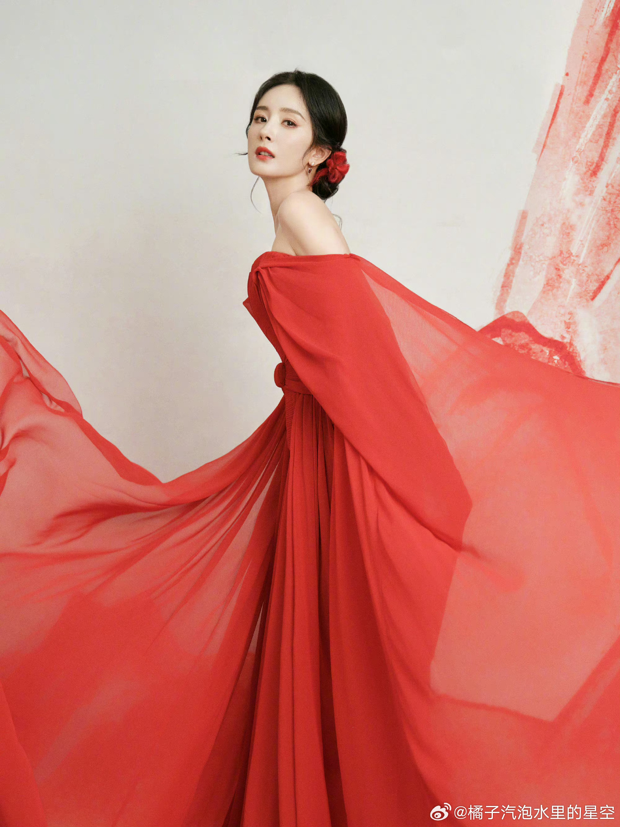 杨幂🦊杨幂bkt全球首席代言人“你要相信世界上一定有你的爱人，无论你此刻