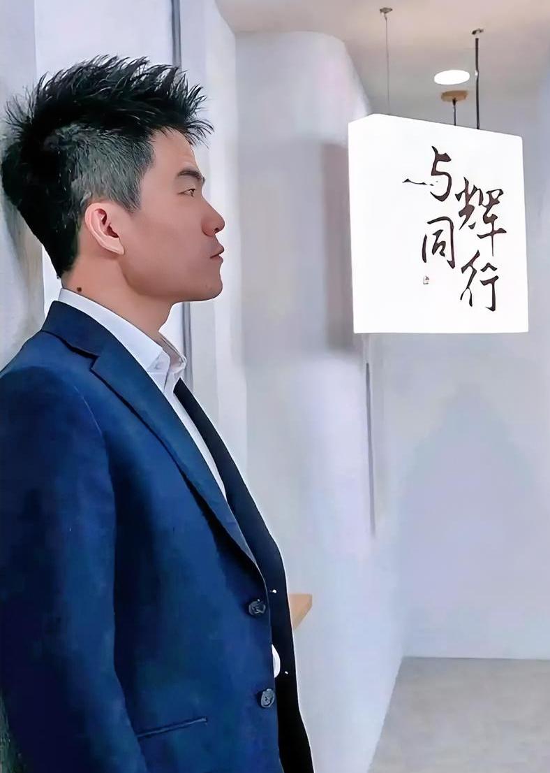 董宇辉的“与辉同行”曾带货的一款产品居然被央视下场曝光了就在昨天，央视新