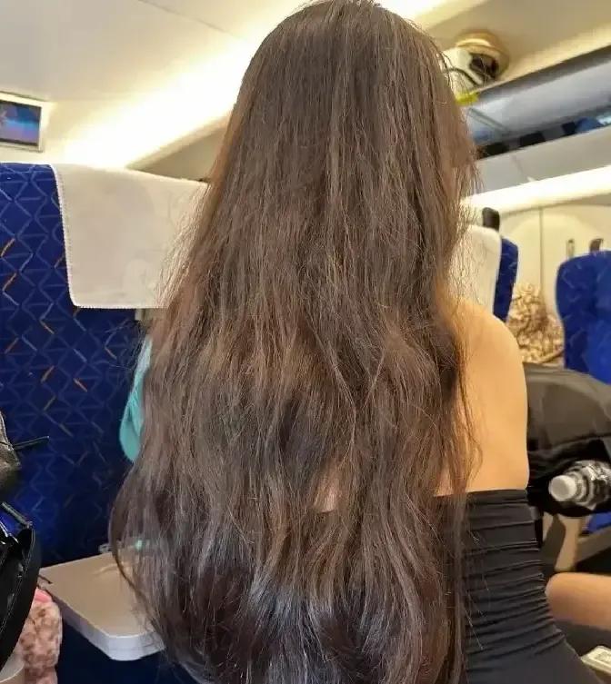 网传一位女高管当年把落魄老公拉上岸，婚后她继续冲业绩，他靠她工资卡滋润，结果这哥