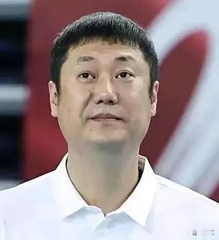 赵勇同志简介赵勇，男，1976年生于辽宁，曾为中国男子排球运动员，曾任辽宁女