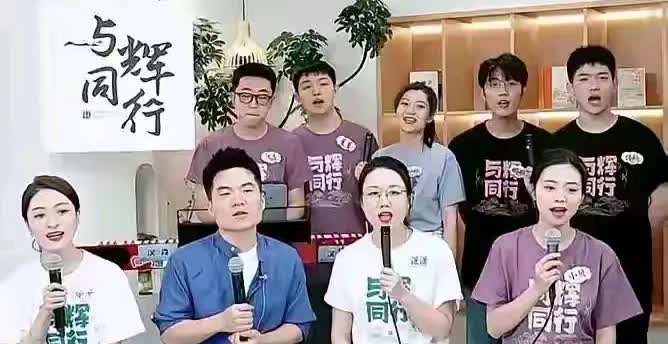 顿顿的离职让人再一次看到选择的重要性！一年前与辉同行独立出来时，董宇辉身后的这几