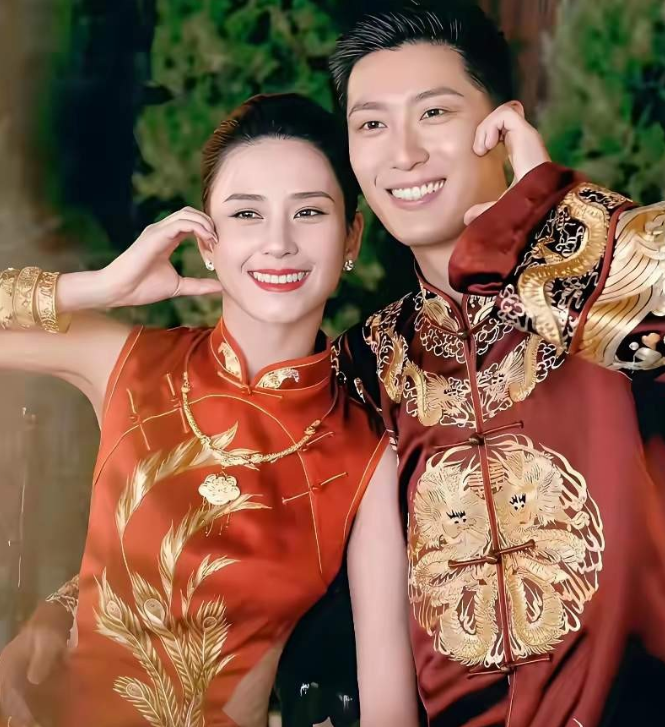 主持人问何超莲:“你妈妈对窦骁满意吗？”何超莲轻轻点头:“我妈觉得他比我稳多了