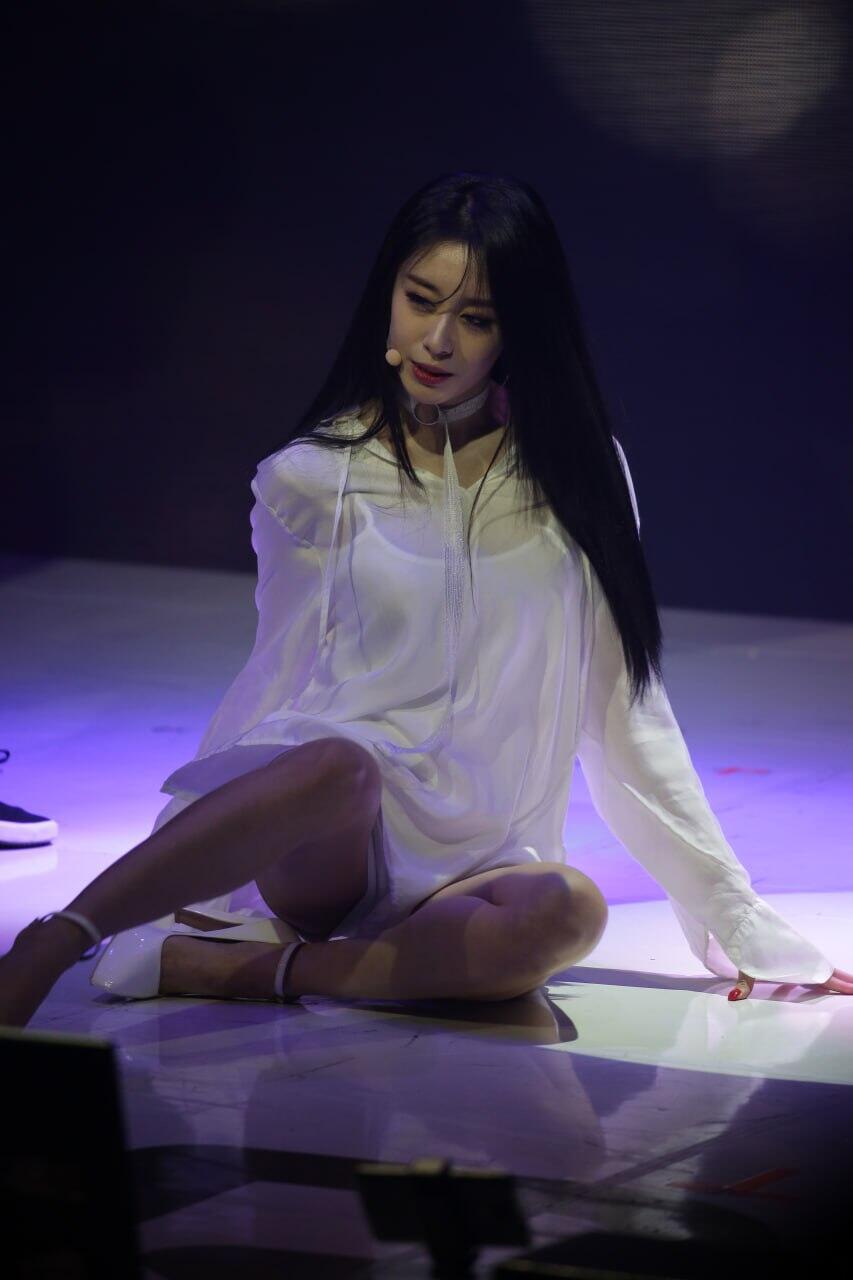 朴智妍演唱会现场花絮照片，短裤大长腿……​​​