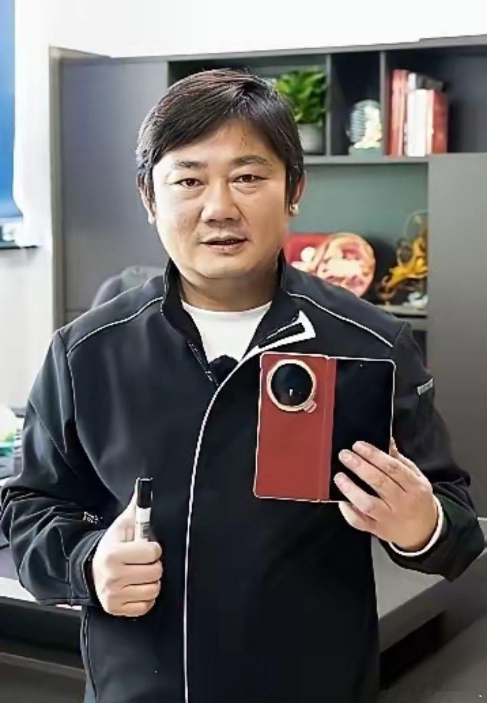 荣耀赠送手机给张雪，她为何选择收下？张雪心知肚明，这本质就是荣耀的品牌宣传。可一