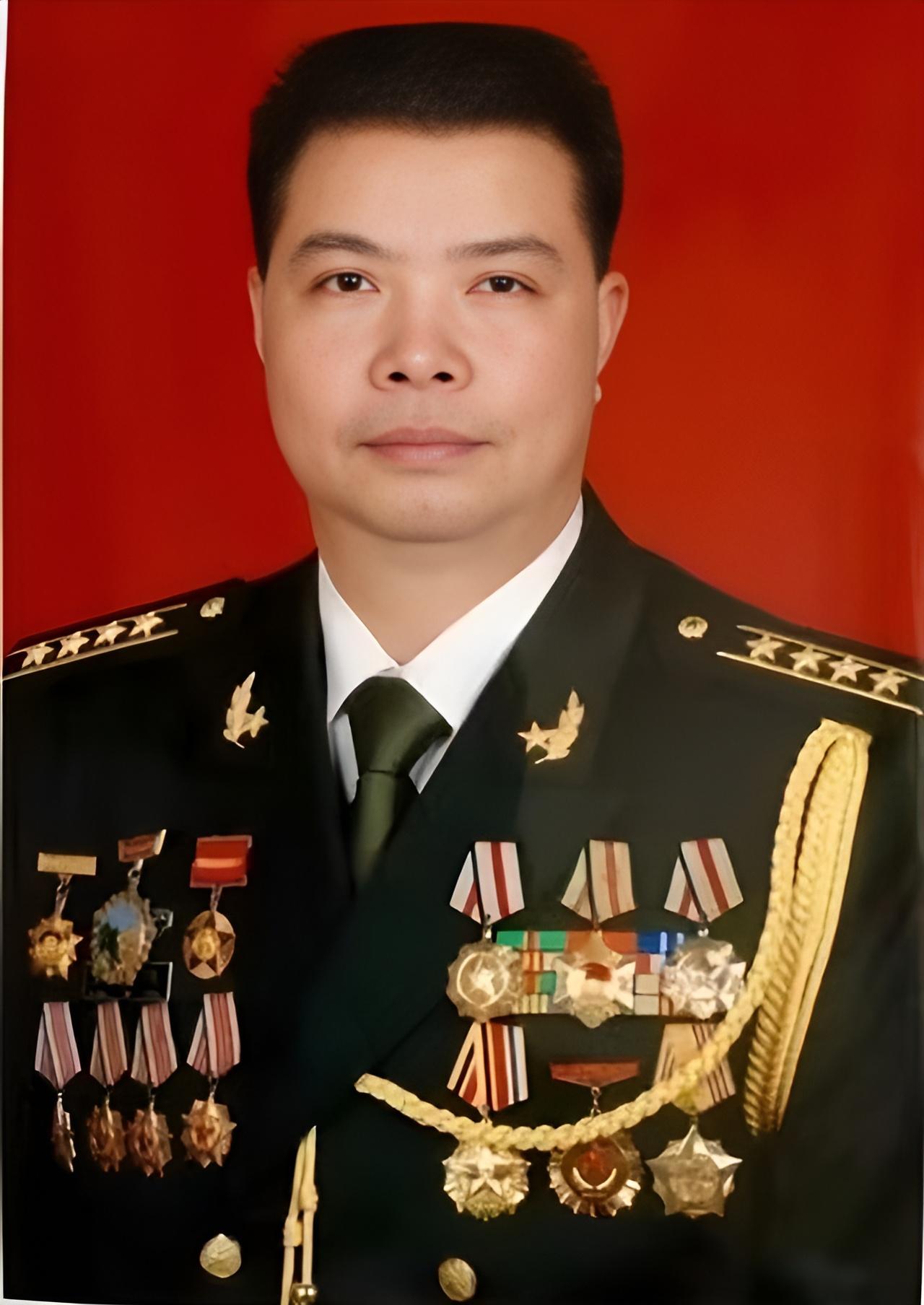 1985年，侦察兵隆志勇越境侦察，竟意外撞见了巡逻的越军。越军立即开火，一枪精准