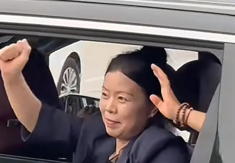 据许敏邻居透露，姚策生来就是报仇的，这些年，把养父母一家真的折磨到不成人样！从
