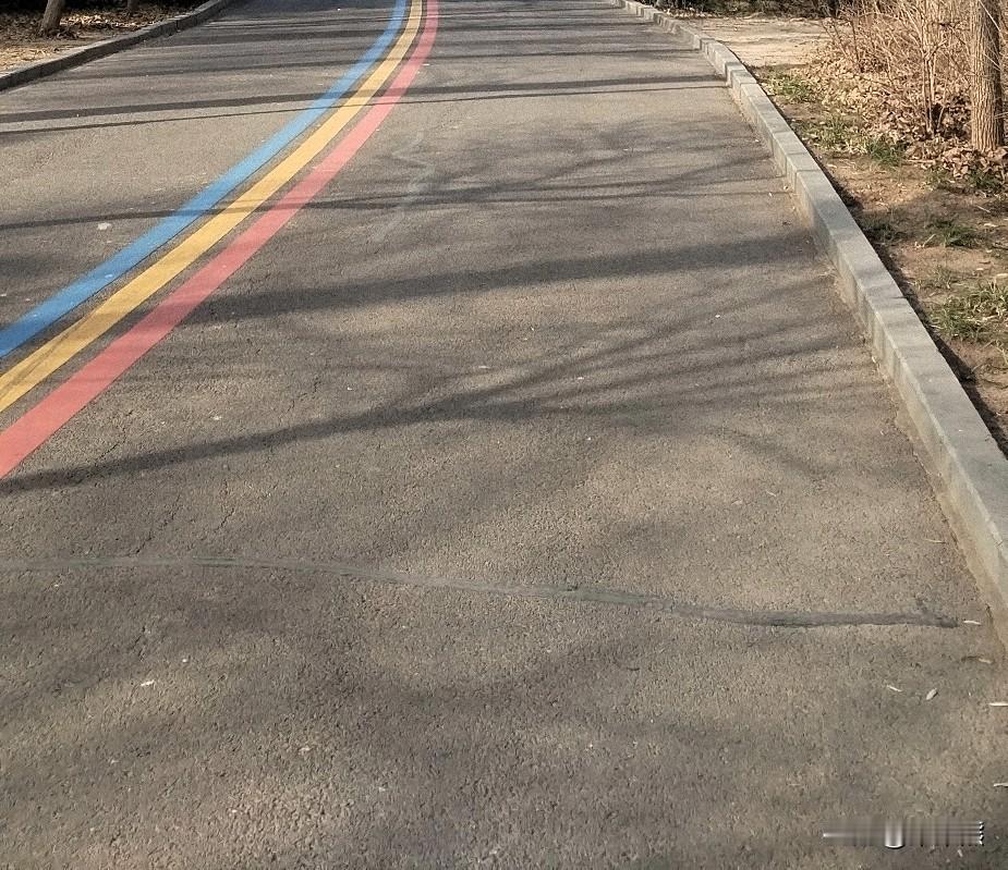 我从DeepSeek开始知道梁文峰的，也看了一些他的故事，往小了说很励志的一个人