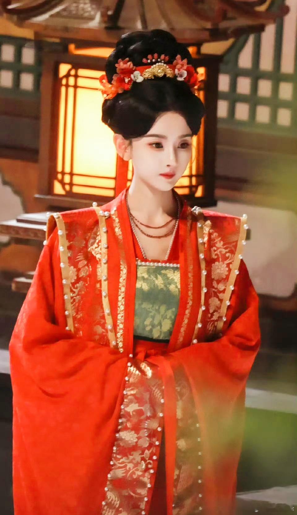 宋祖儿路透长得像p了半小时的宋祖儿在《司宫令》片场被拍下的无修生图路透登上热搜，