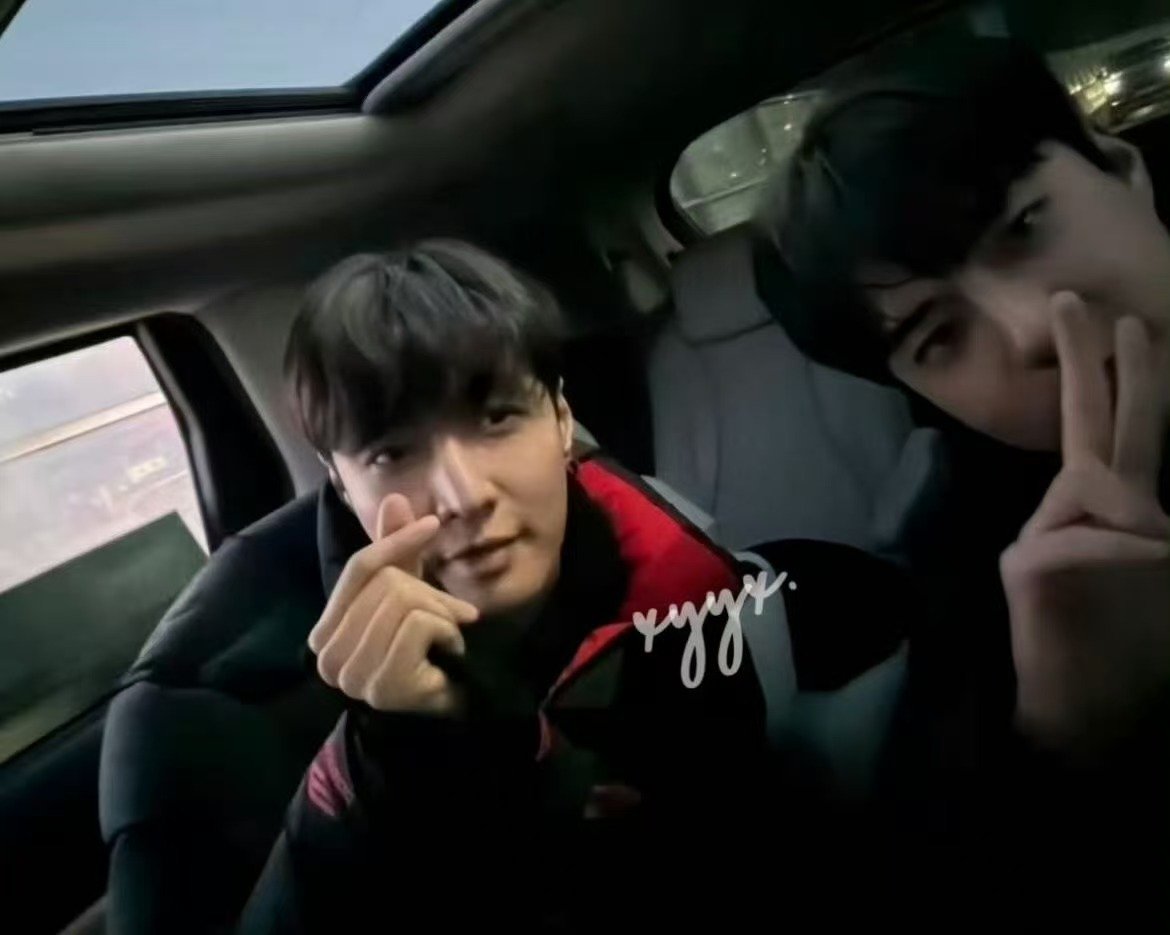 吴世勋张艺兴见面合照