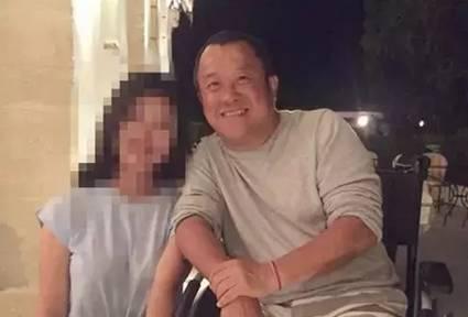 曾志伟现在倒下了: 尿酸很严重, 现在走不了路
