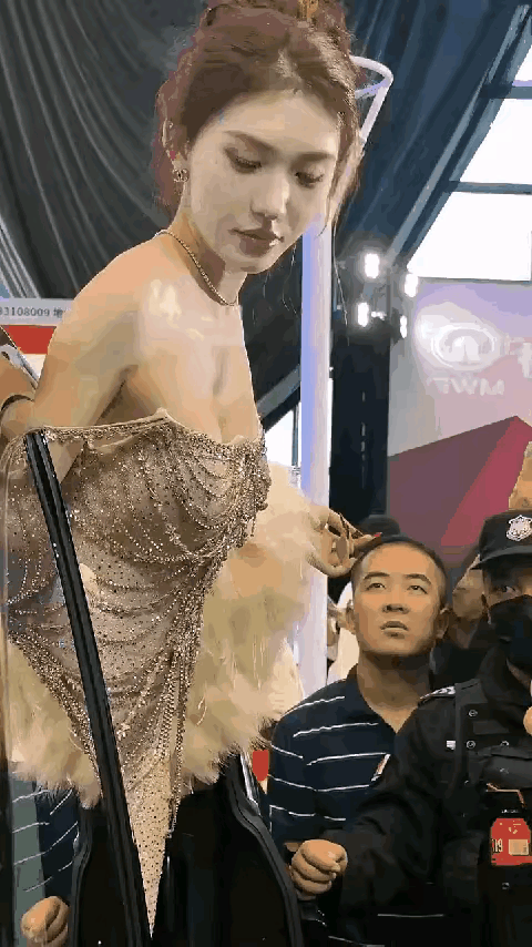 看傻眼了，别把眼给崴了。大众情人，不是你的菜。