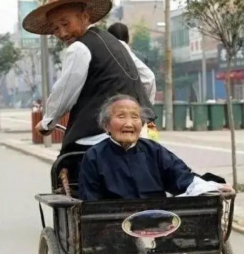试探一个男人最好的办法，就是跟他提钱，一提钱他比兔子都跑得要快。保证他再也不想你