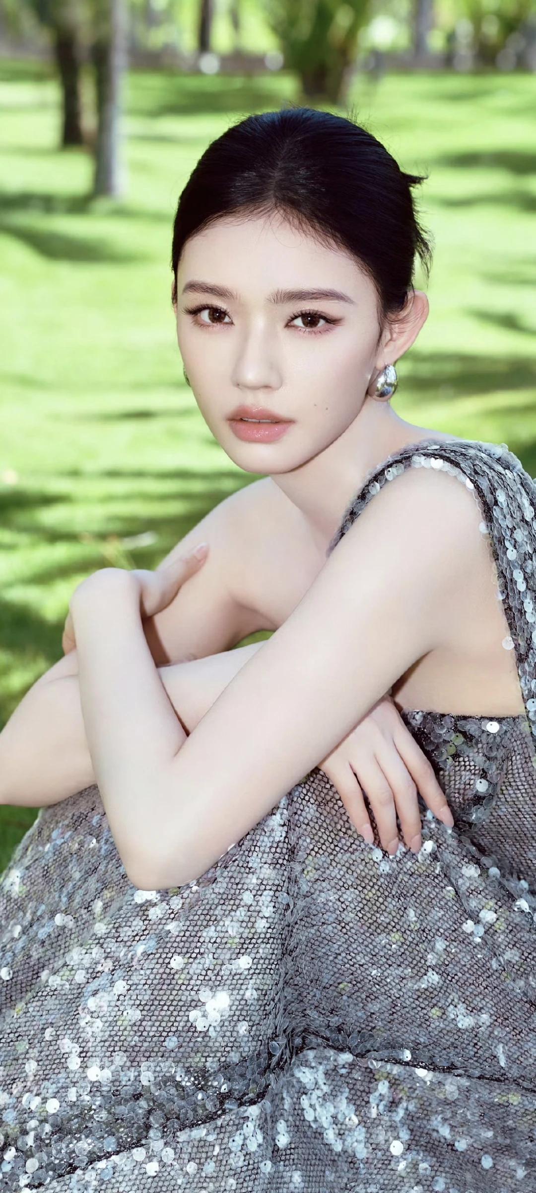 林允壁纸～ 海岛椰林与亮片裙的邂逅，把夏日浪漫穿在身上～记录我的2026