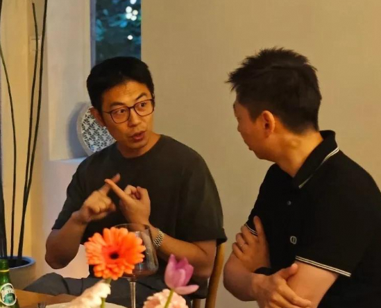朱亚文沈佳妮家庭聚会，打破婚变传闻