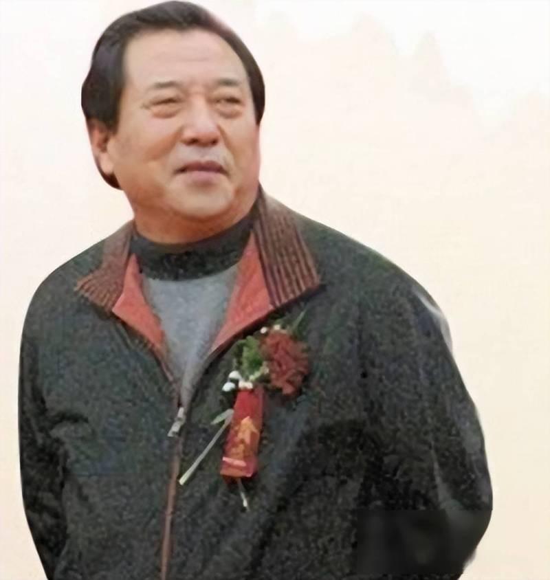 服刑15年的张铁生走出监狱，41岁的他没有迎来新生，朋友都像躲瘟神一样避着他。出